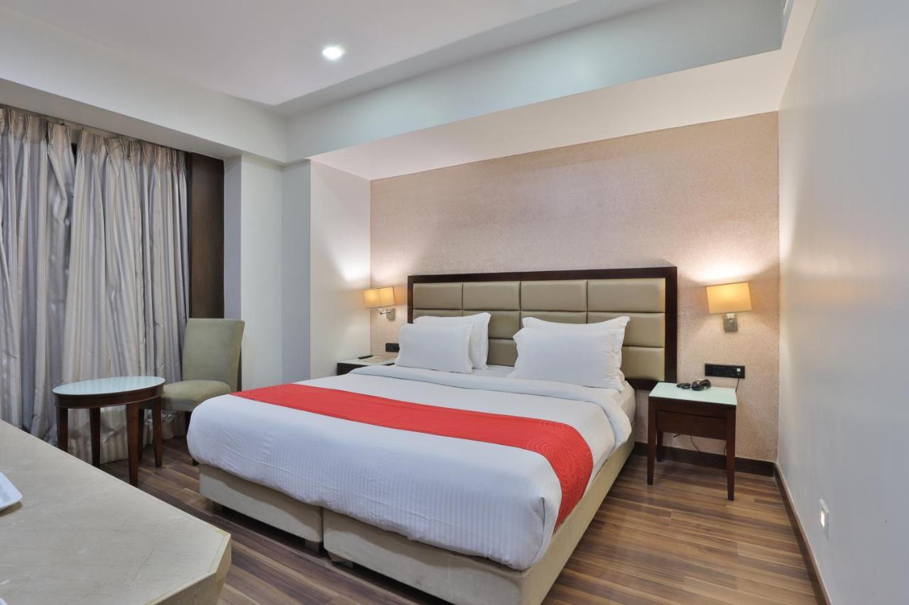 Krios Hotel - Near Sg Highway, Ahmadábád Kültér fotó