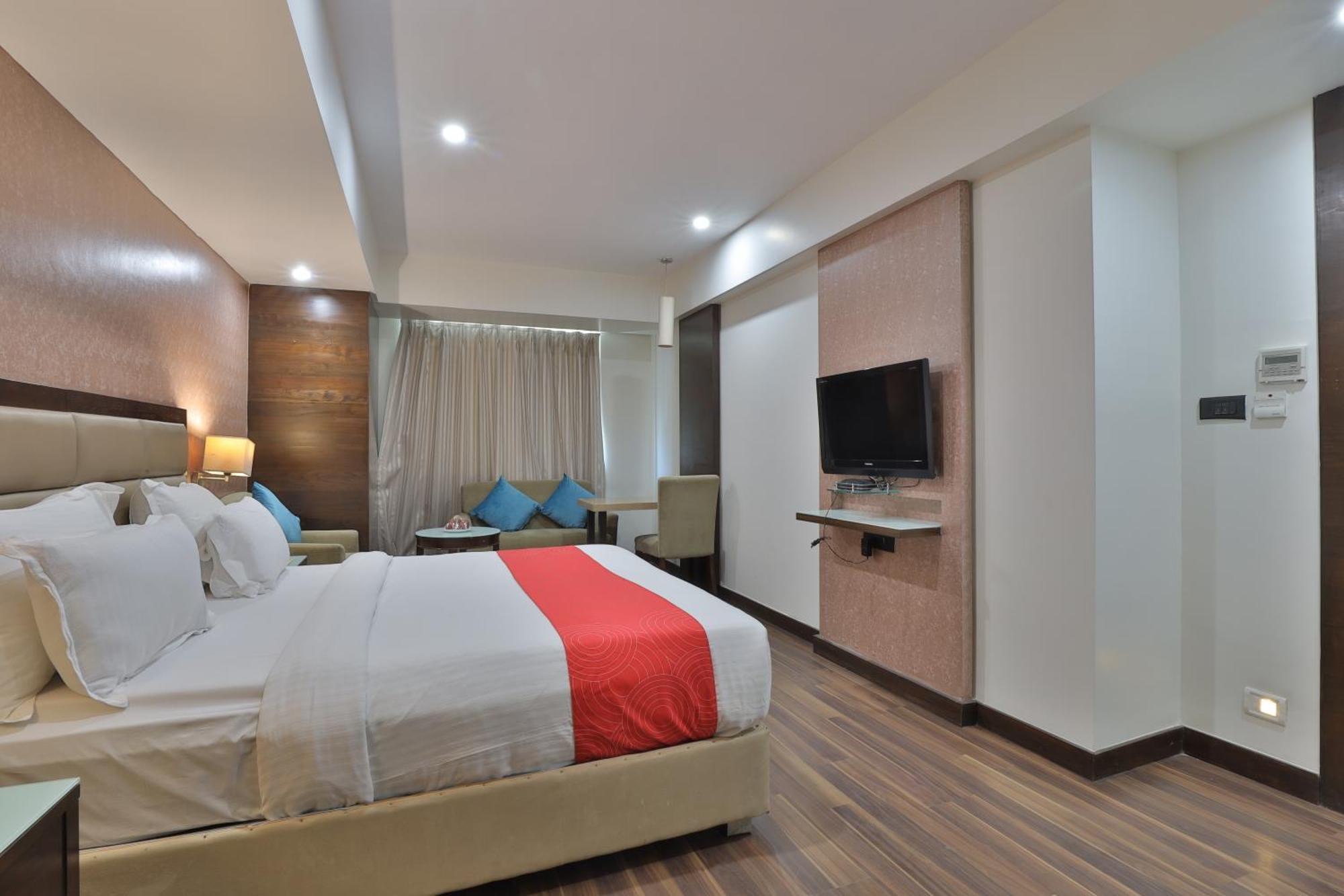 Krios Hotel - Near Sg Highway, Ahmadábád Kültér fotó