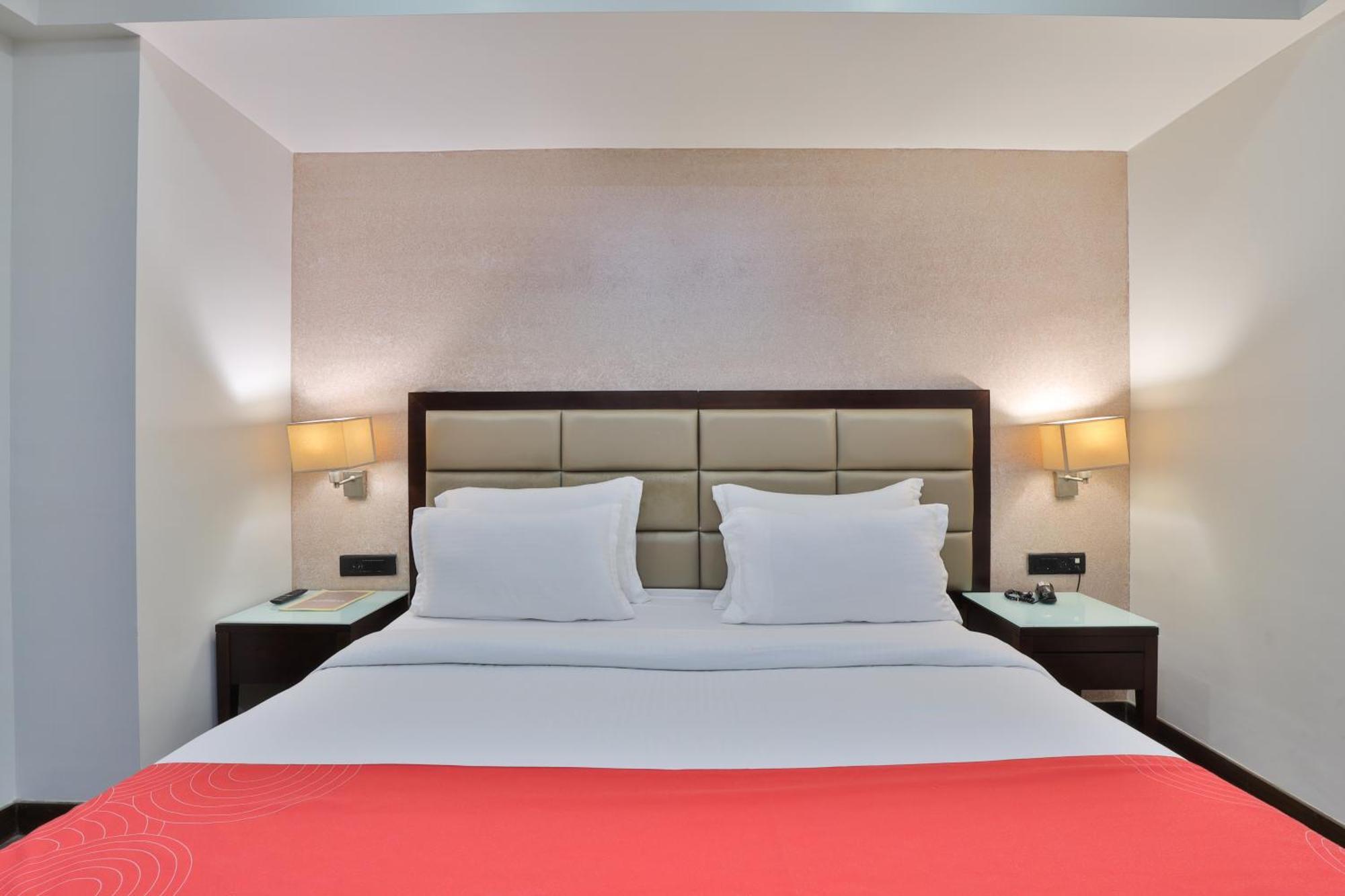 Krios Hotel - Near Sg Highway, Ahmadábád Kültér fotó